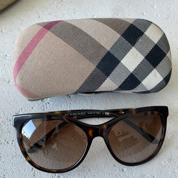 BURBERRY Cat Eye Sunglasses with case - Picture 1 of 6